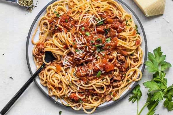 اسپاگتی سویا و قارچ بدون گوشت